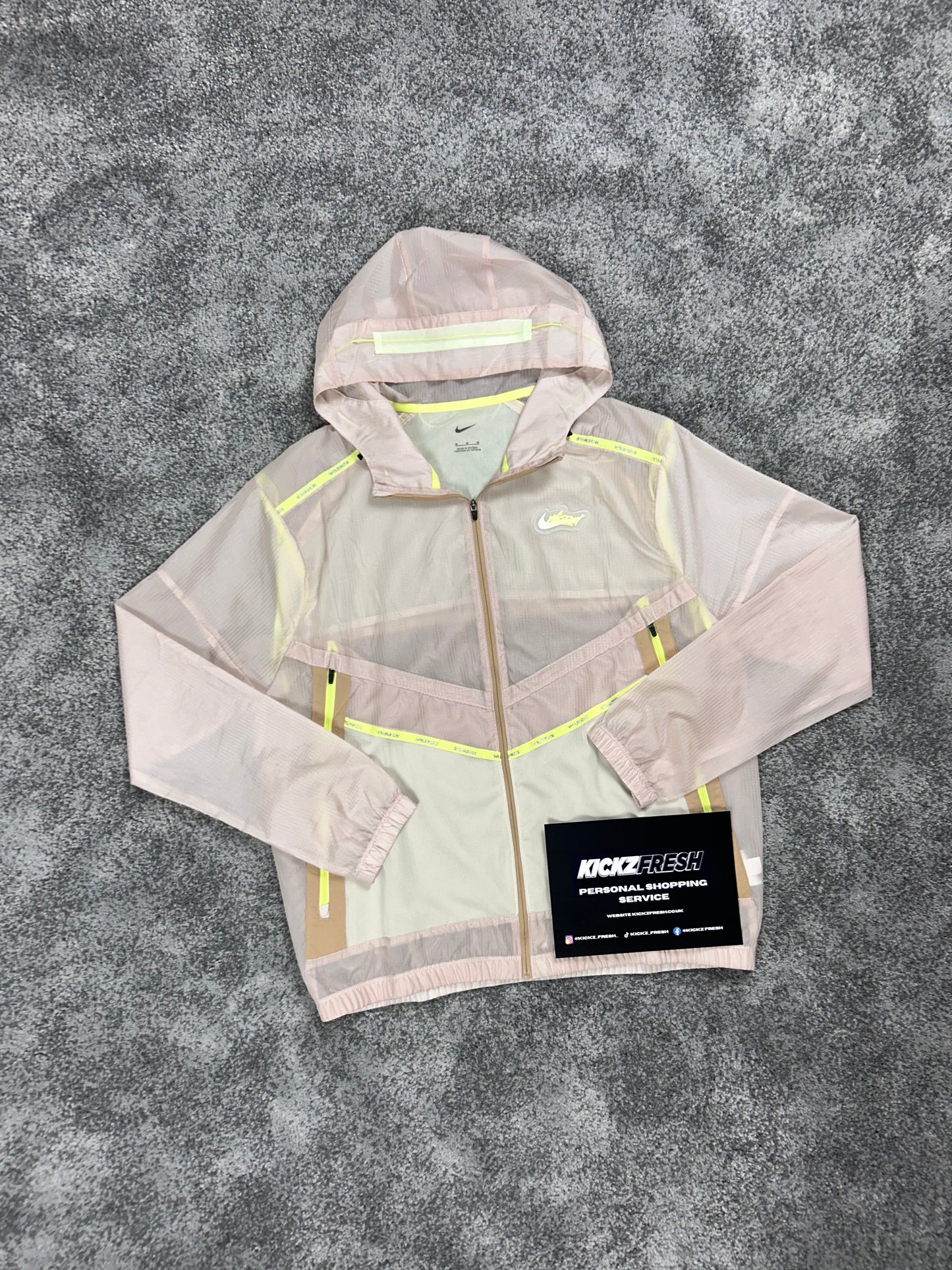 Nike Wildrun Windrunner Jacket Beige Lime