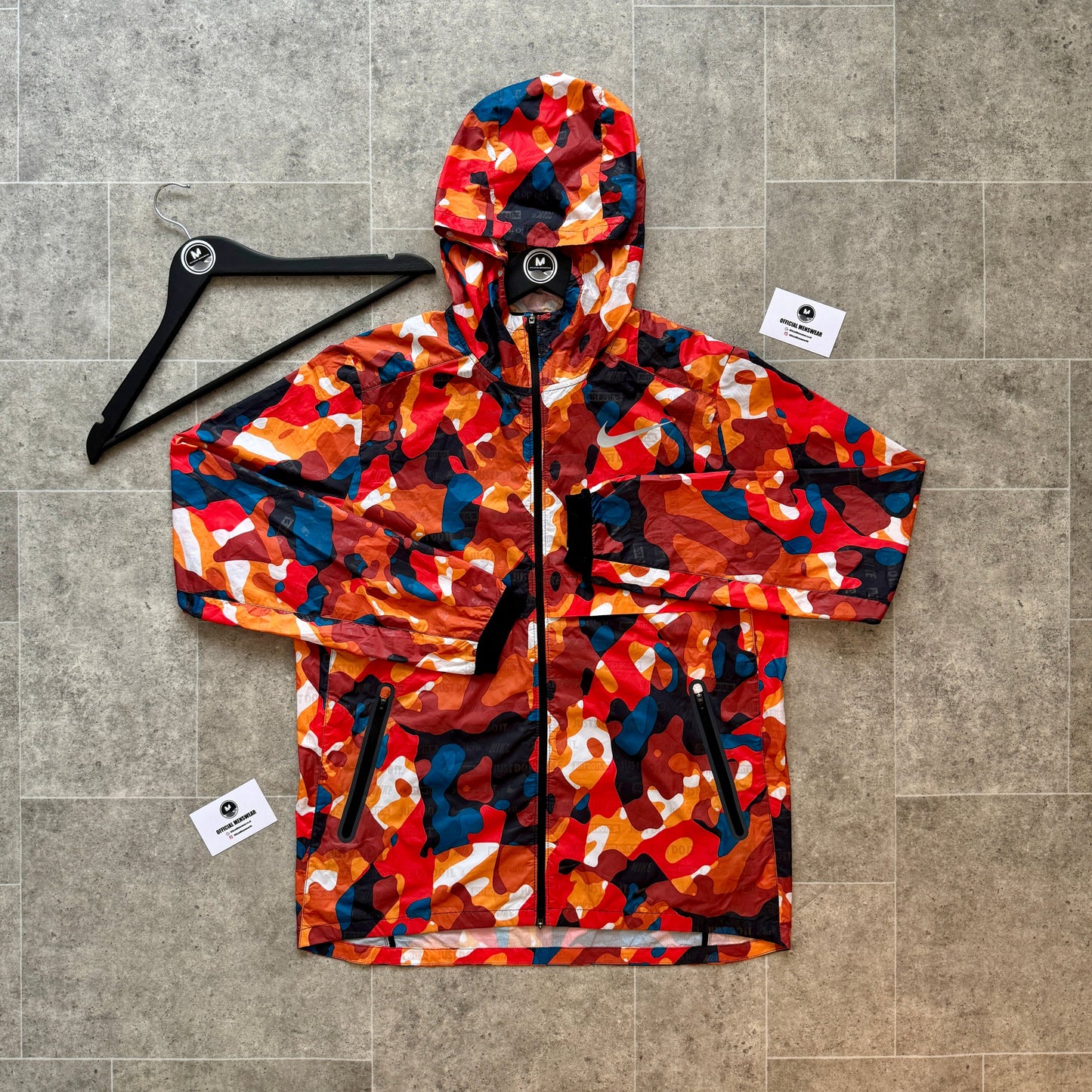 NIKE GHOST FLASH WINDBREAKER - SUNSET ORANGE