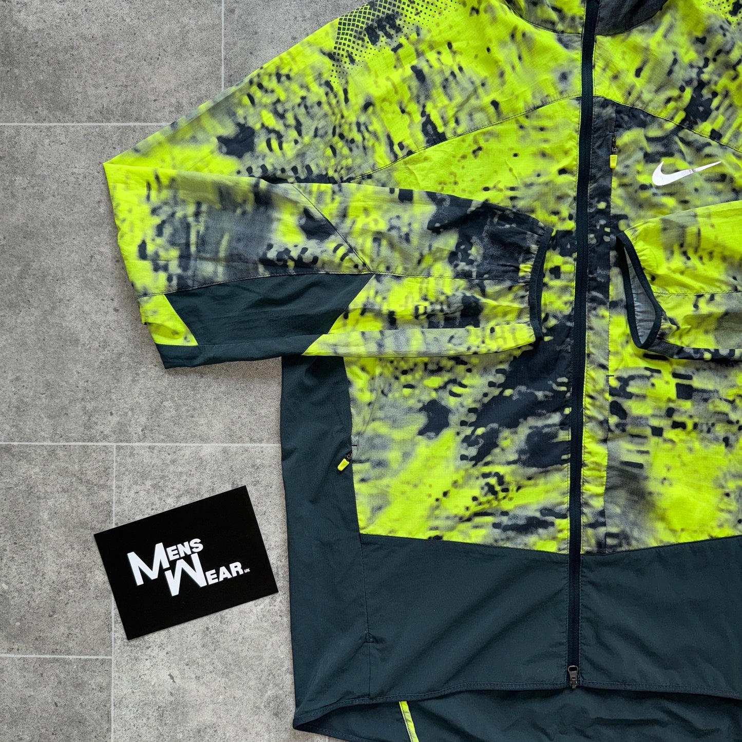 NIKE ‘EXCLUSIVE’ TRAIL KIGER JACKET - NEON/YELLOW